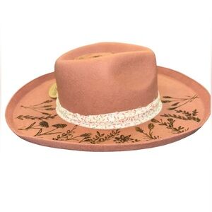 Universal Threads wool hat with wildflower design